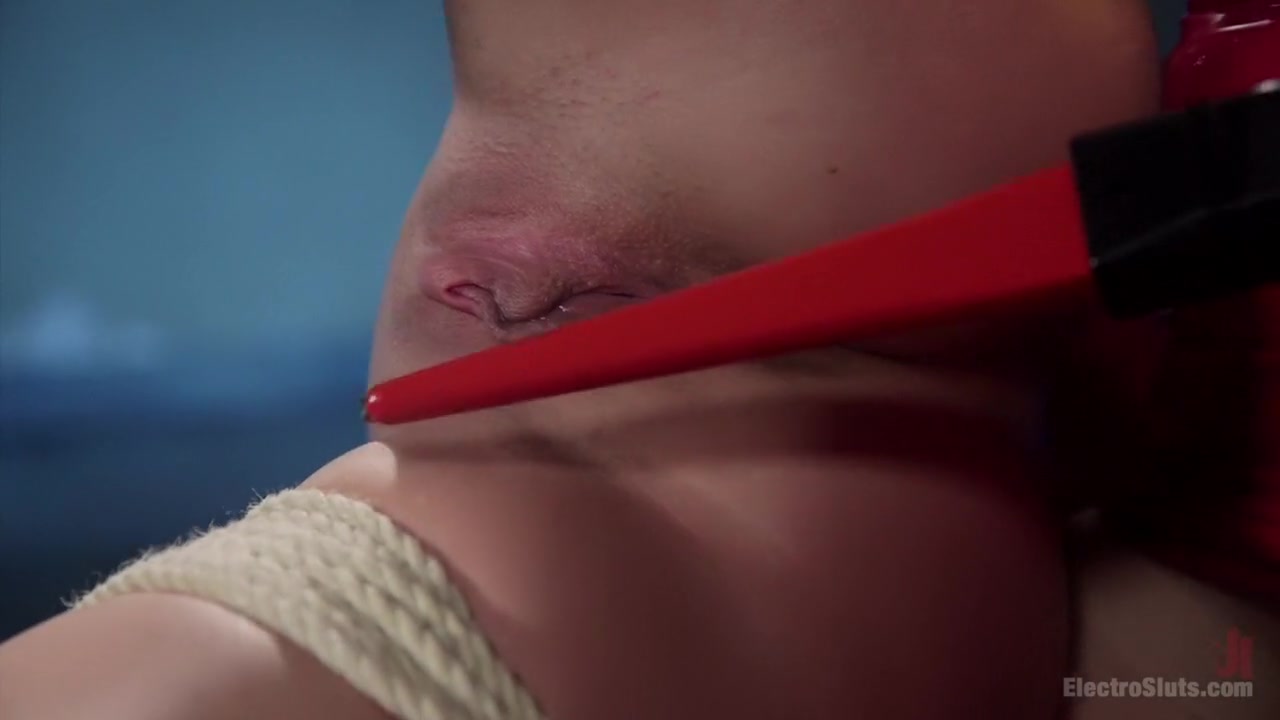 Bella Rossi Electrosexes First Time Lesbian Virginia Tunnels!
