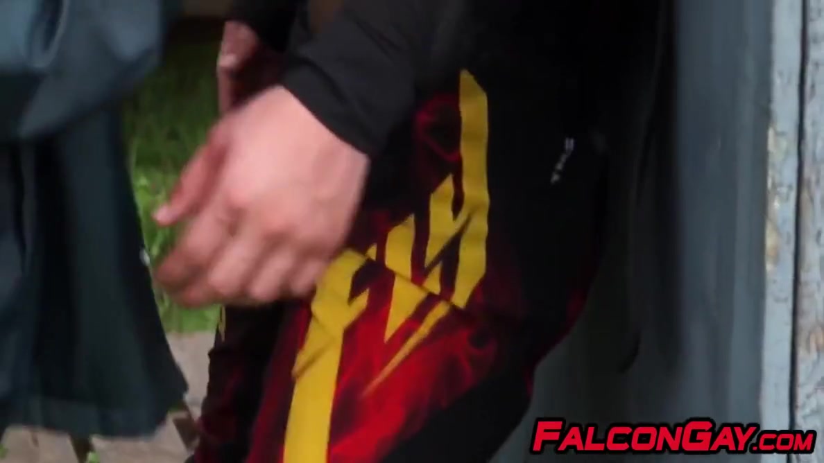 Young gay roughly ass banged by muscly blond officer