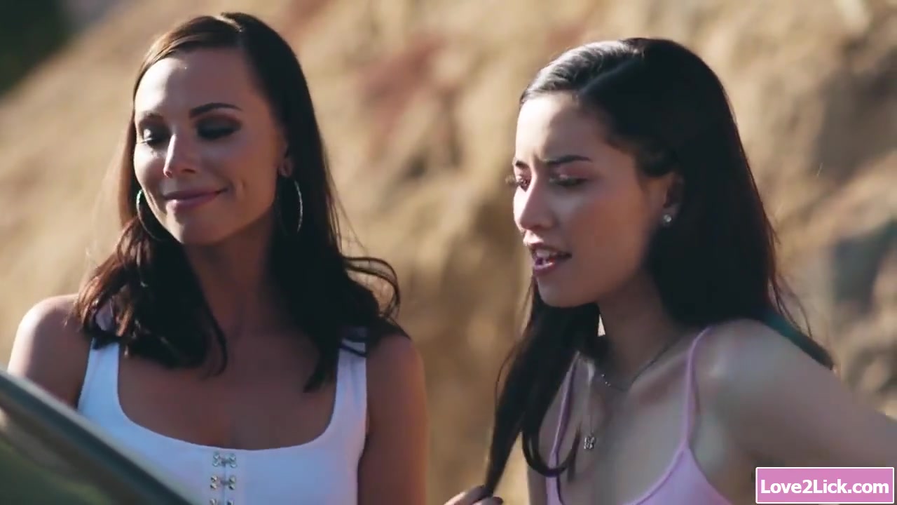 2 Ladies Licked By New Lesbian Friend