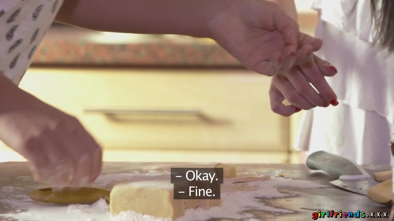 Rita & Tess in Baking Love Together - Girlfriends