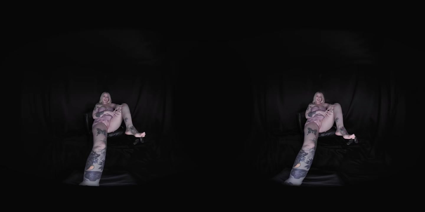 Rub My Feet - LoveHerFeetVR