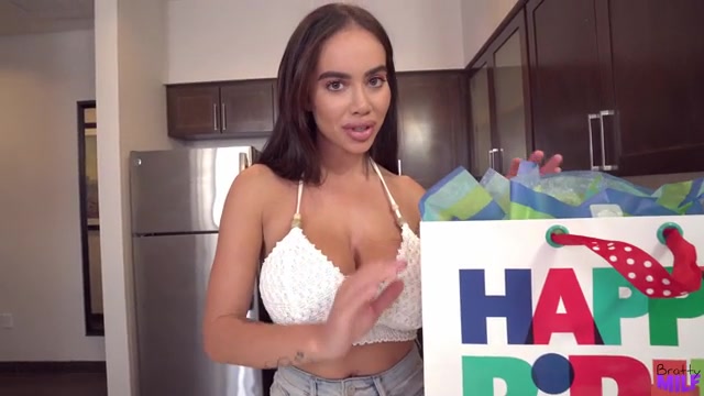 Stepmom Gave Me Birthday Sex - S1:E6 - Brattymilf