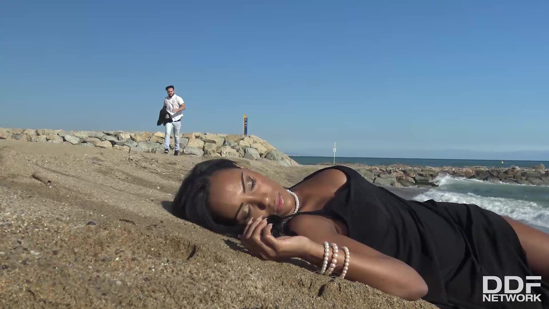 Stranded, Thankful & Horny: Dark Babe Swallows Big Cock - PornWorld