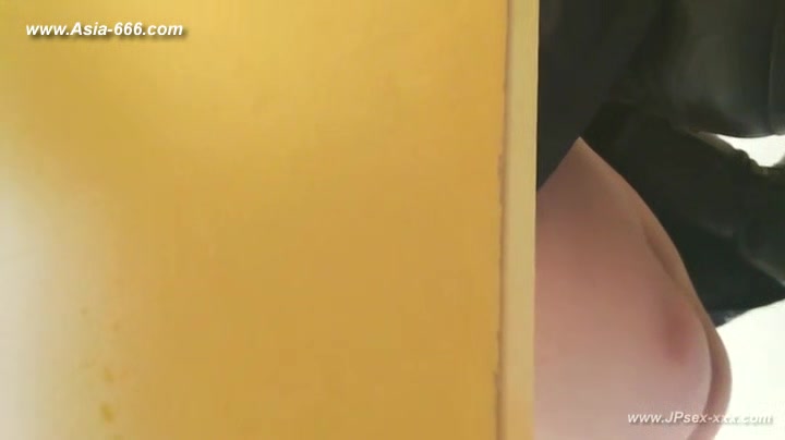 chinese girls go to toilet.124