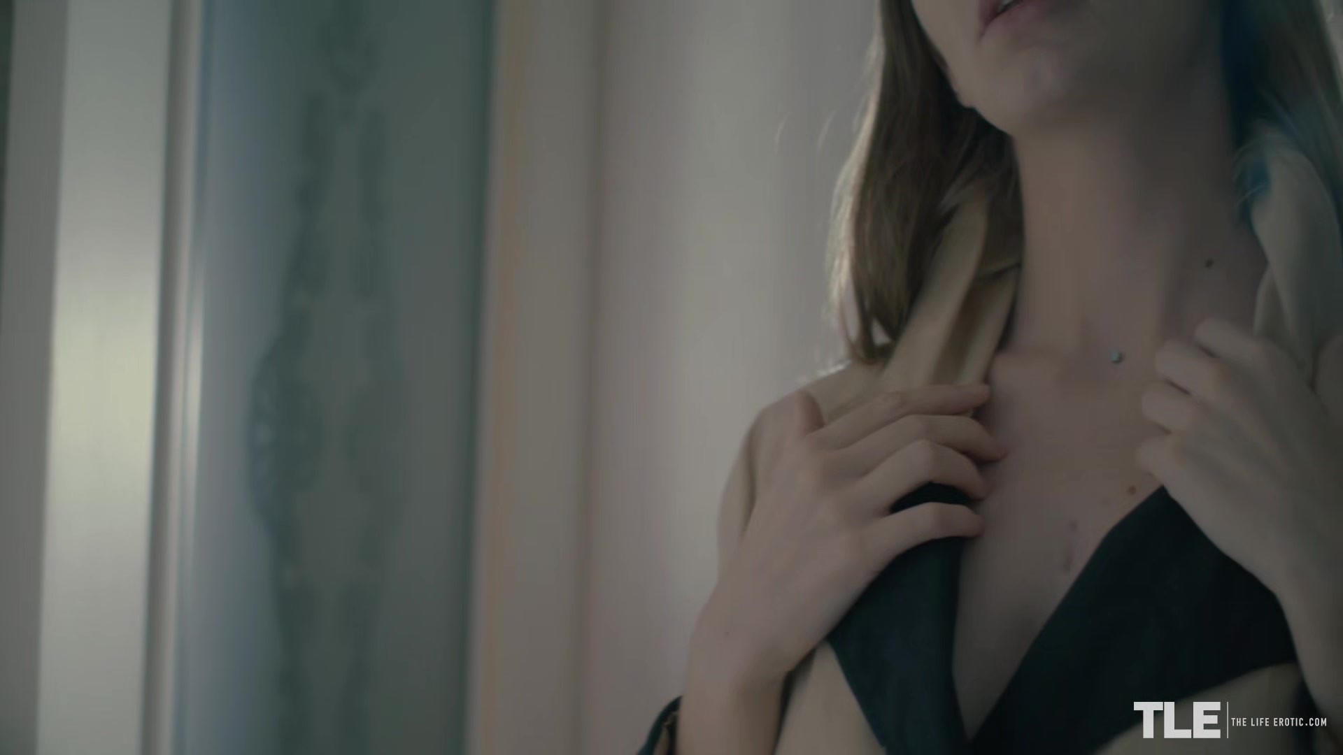 Arousal In Public 2 - Elina De Lion - TheLifeErotic