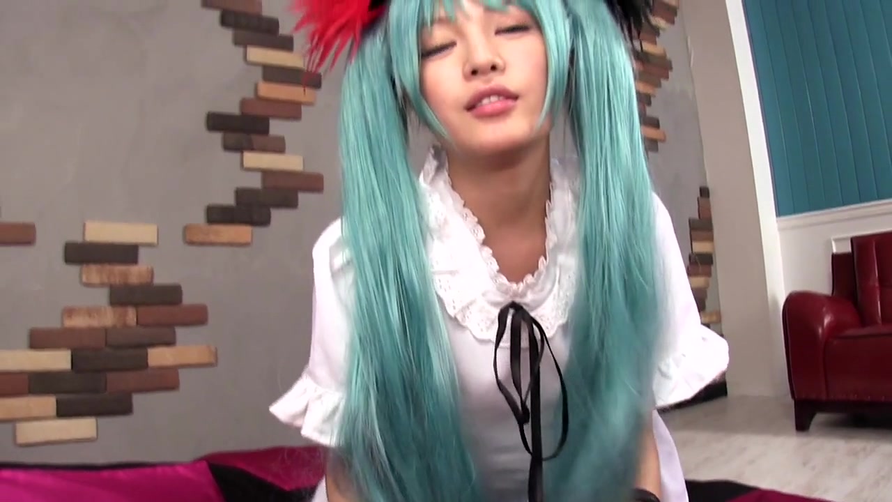 Kiritani Yuria in Hatsune Miku Gets Creampied - CosplayInJapan