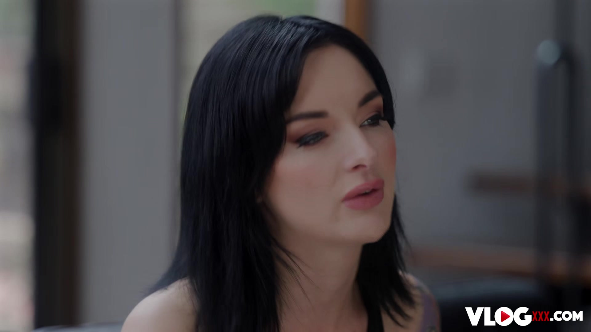 Tattooed Babe Lysagna Del Ray Shows Her BTS Erotic Performance