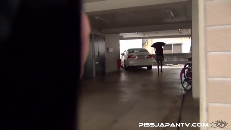 Making It Rain - PissJapanTV