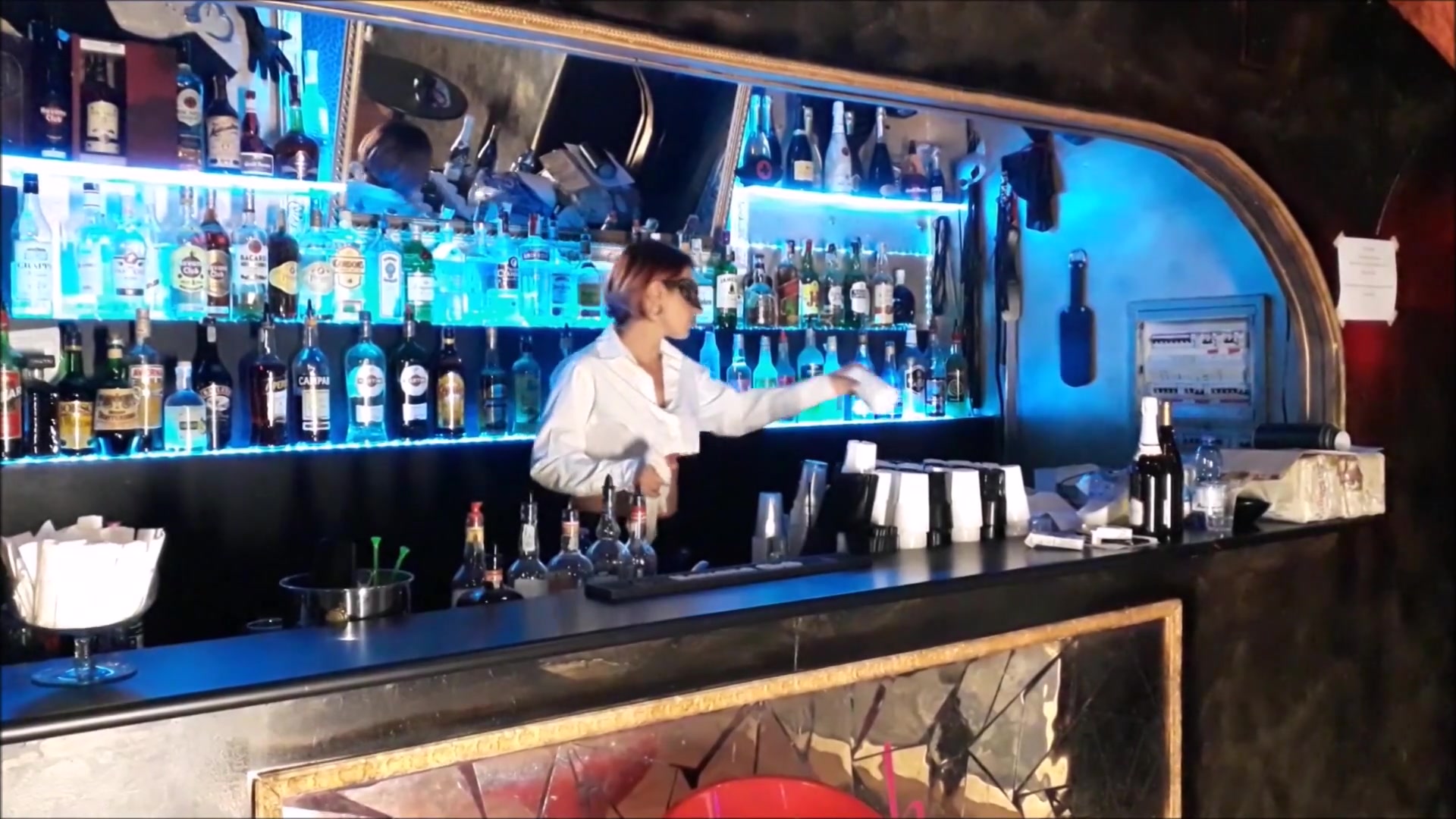 Grossa Sorpresa Al Bar - Sex Movies Featuring Miss Mina Pornostar
