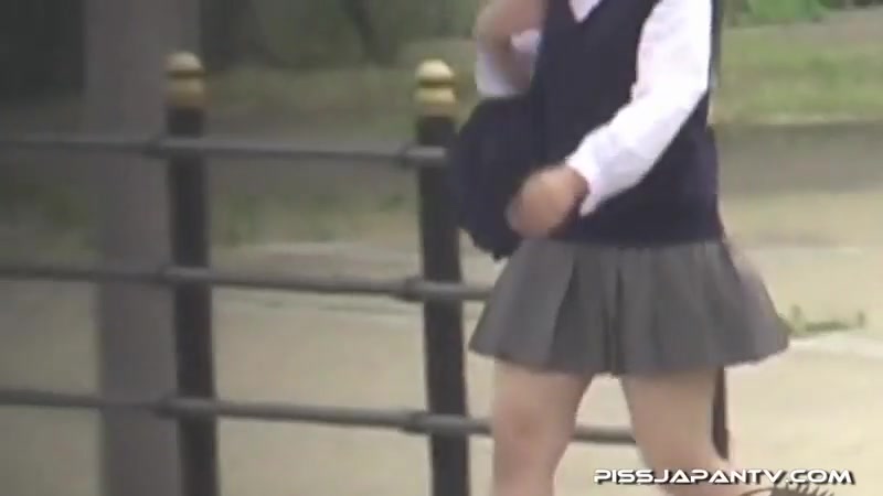 Poking And Peeing On The Dots - PissJapanTV