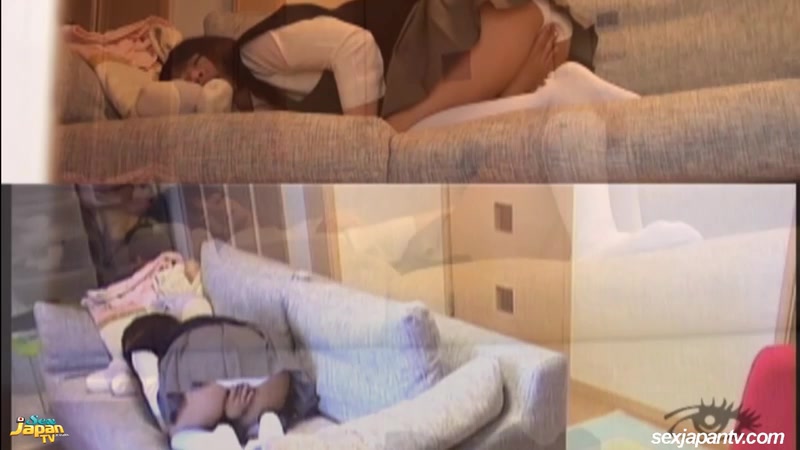 Sofa Snatch! - SexJapanTV