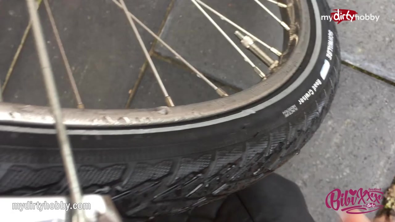 MyDirtyHobby - teen 18+ rubbing her pussy on her bike!