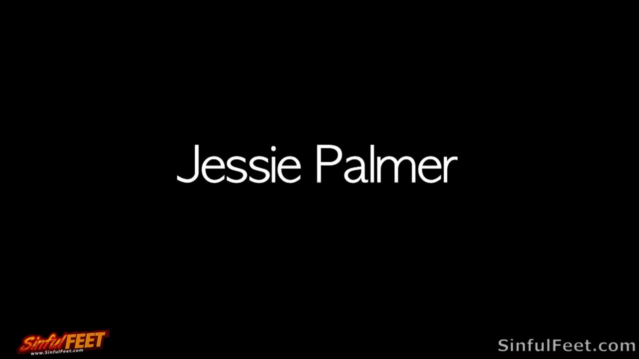 Jessie Palmer Doesnt Wear Shoes And Gets Her Toes Splattered