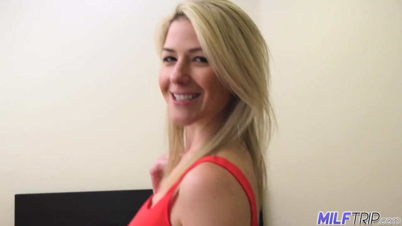 Kit Mercer Sucking - MilfTrip