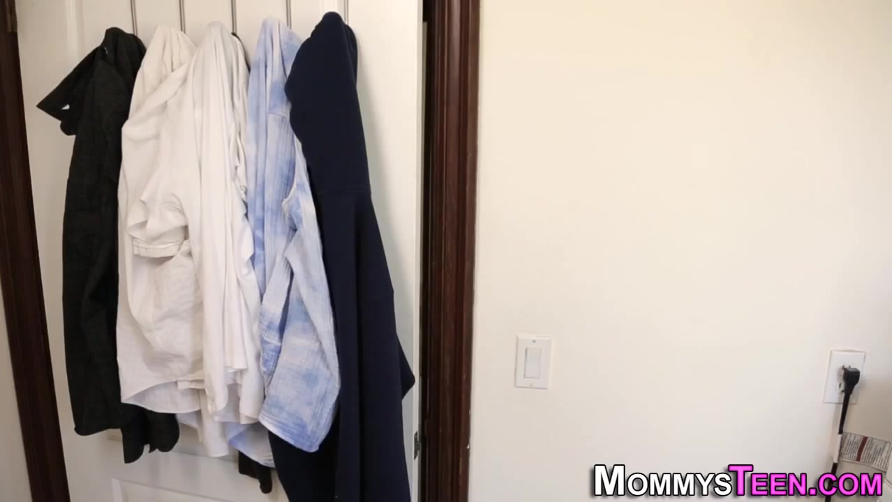 Redhead teen 18+ eats milf