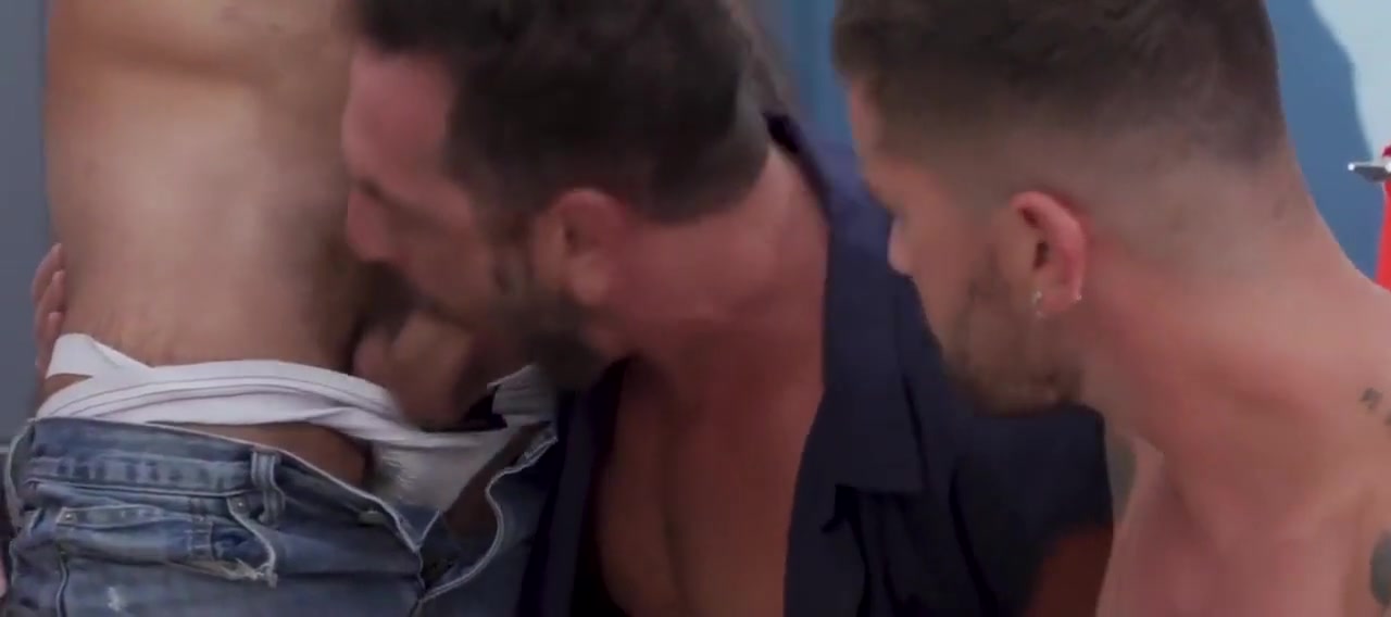 Gay Mechanics Having Threesome And 7 Min With Vince Parker, Chris Damned And Gay Porn