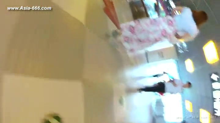 peeping chinese amateur upskirt.4