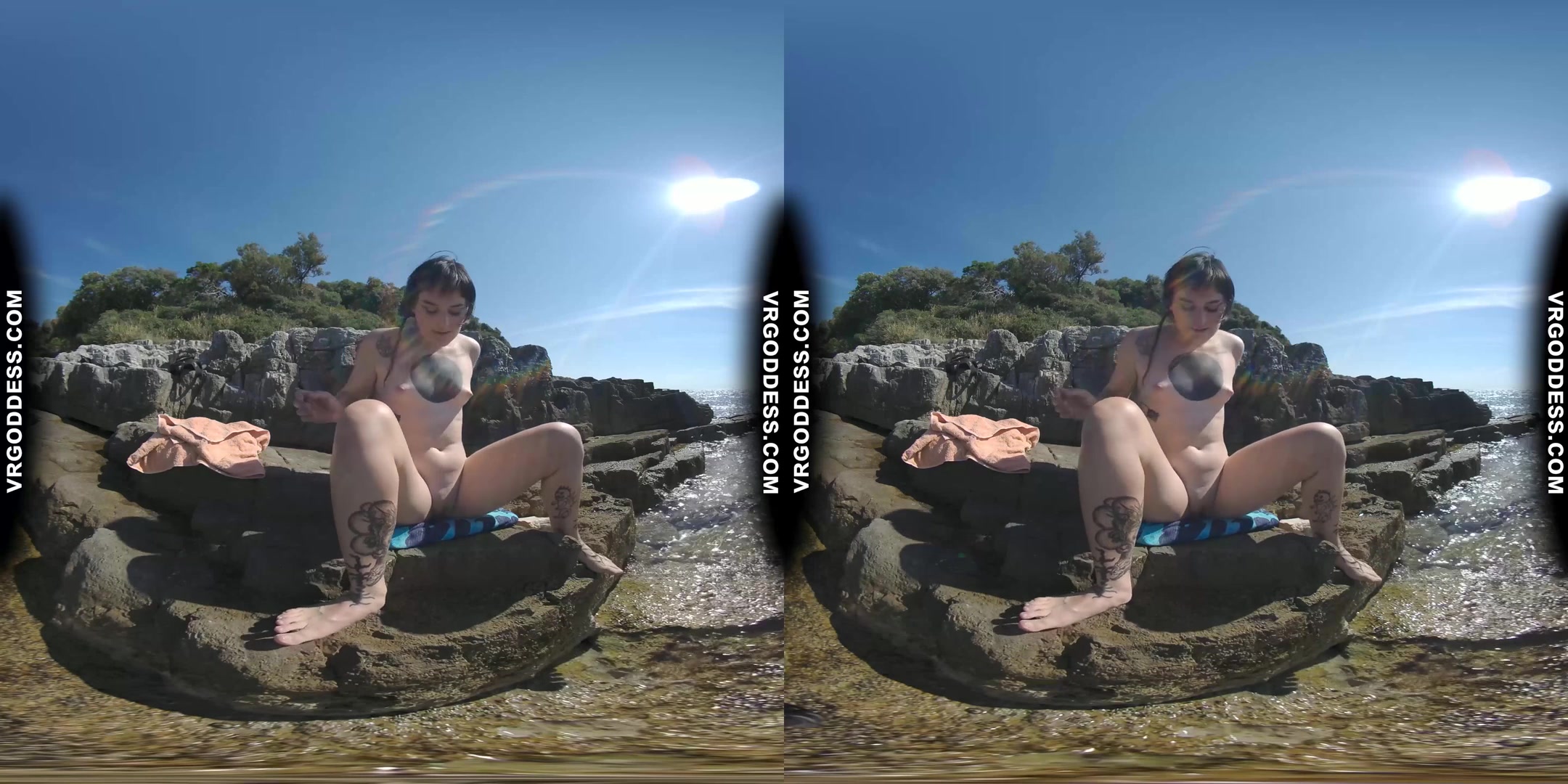 Tattoo Girl Brille Risky Public Beach Masturbation On Seaside Vacation