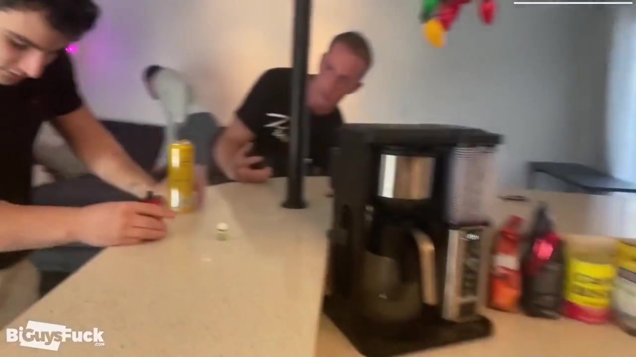 Bi 3 Way Hotttt Fuck Sesh - Behind The