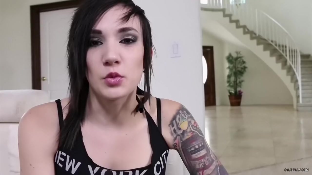Sasha Heart's Lesbians In Waiting