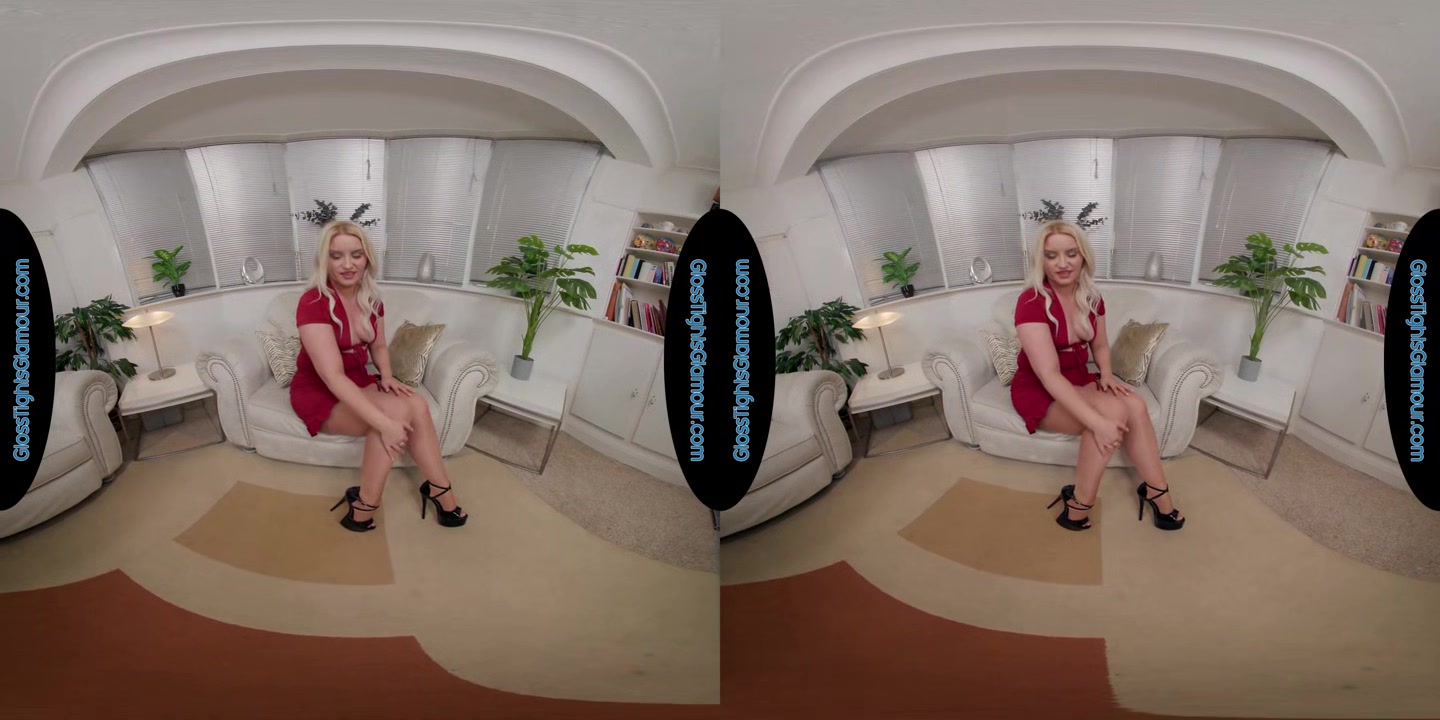 Irish Essie - GlossTightsGlamourVR