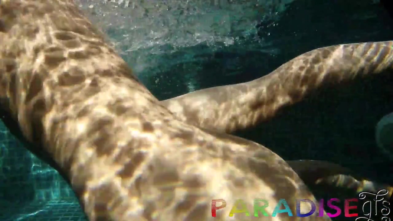 Underwater Pool Threesome - ParadiseGFs