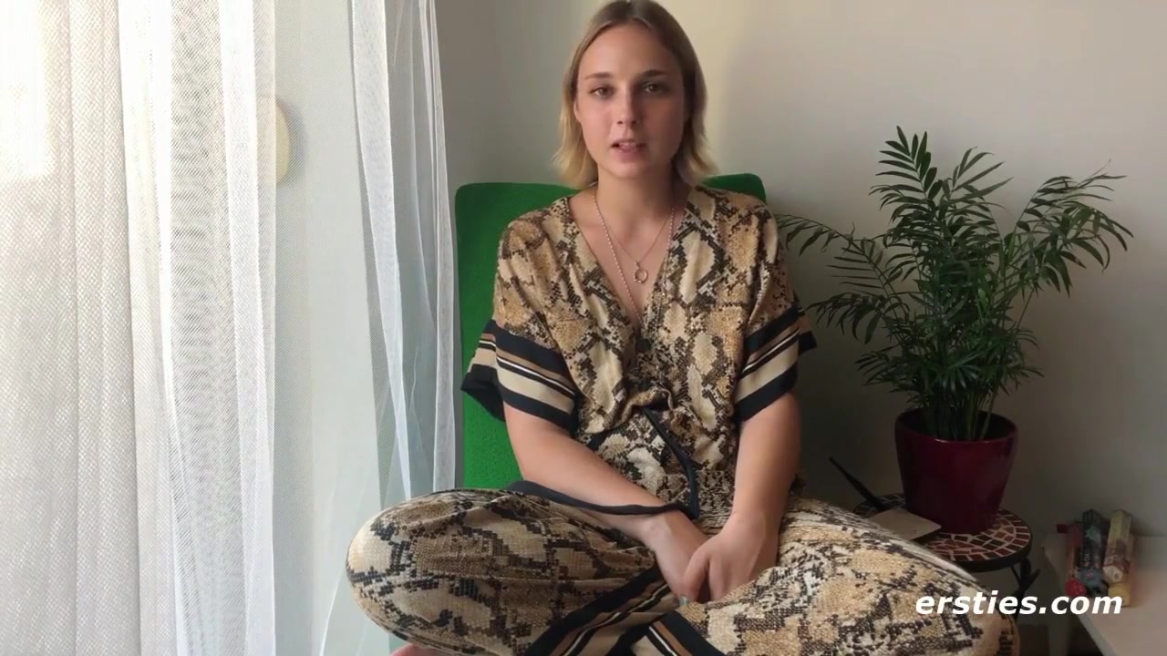Ophelia Gives Us A Sexy Show