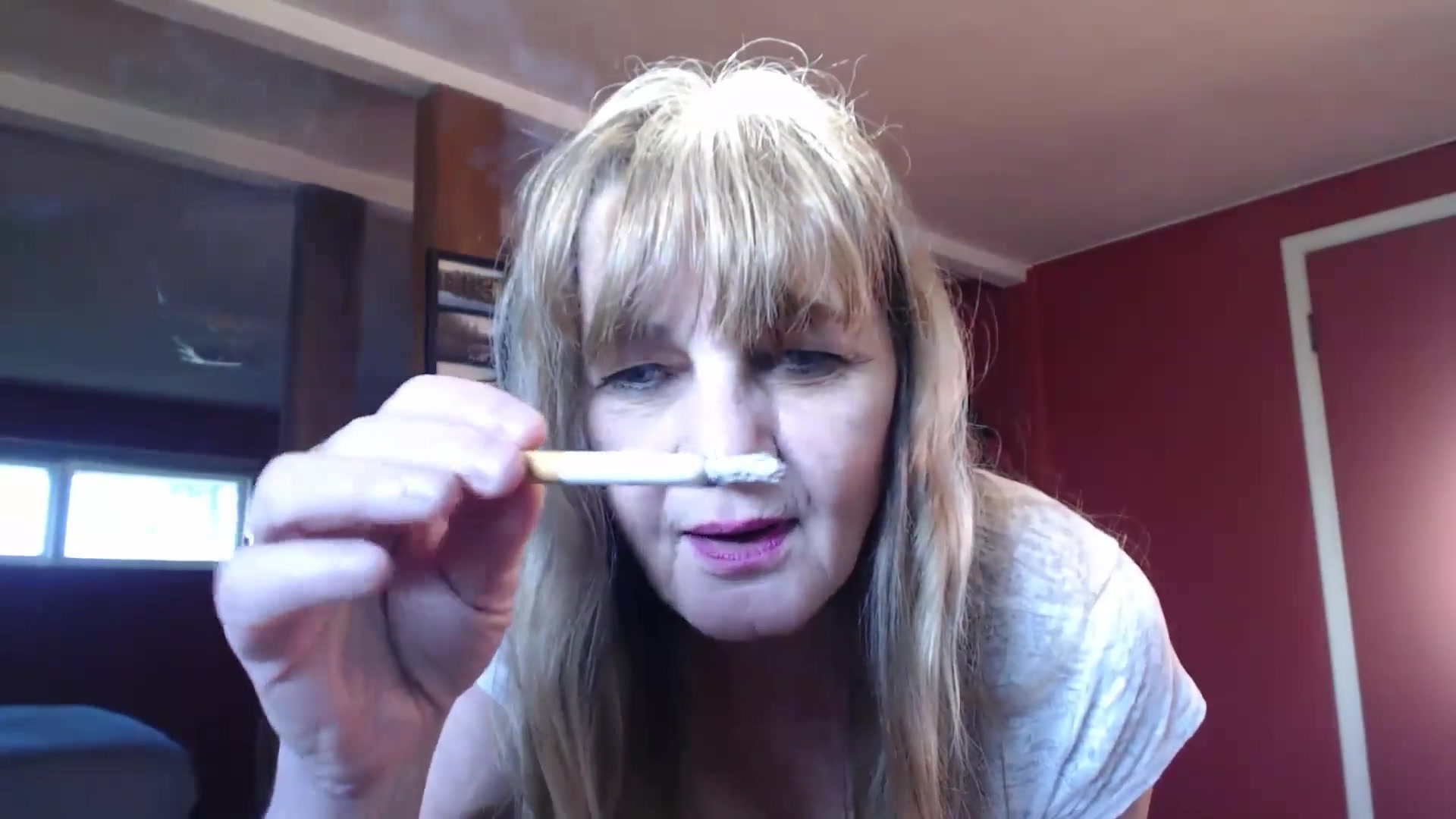 Milf Smoking Just For You - TacAmateurs