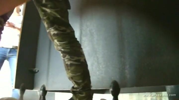 chinese girls go to toilet.27