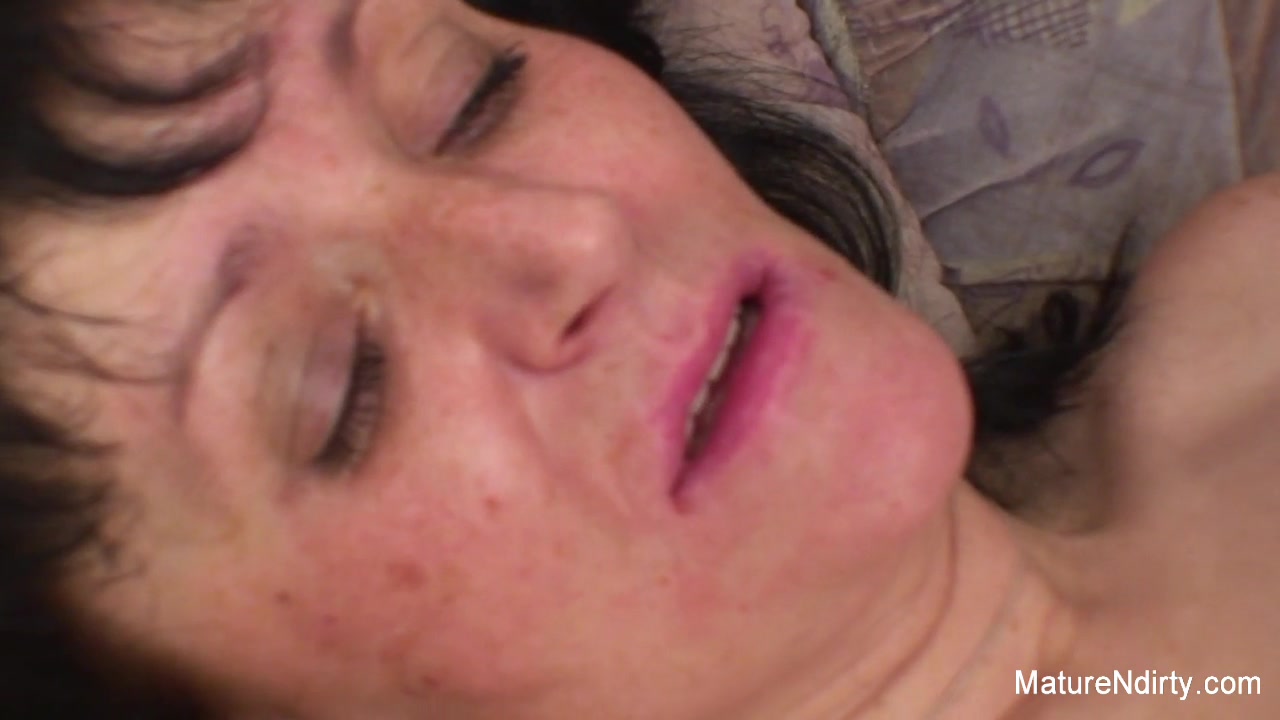 Busty Brunette Mature Gets Pounded On The Couch - Mature'NDirty