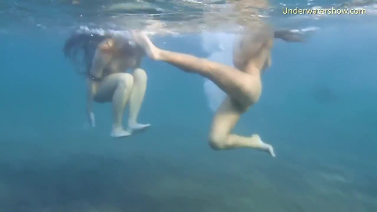 Enjoy Thick Chicks Underwater Lesbians