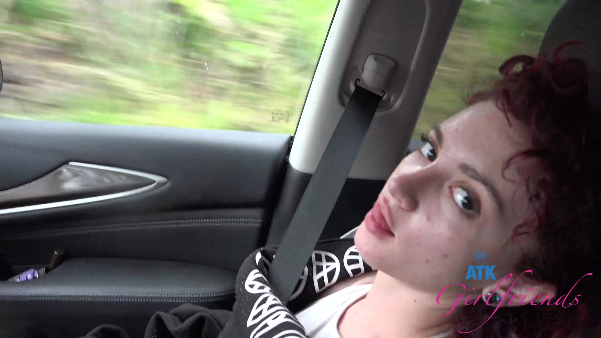Lola Plays With Herself For Daddy In The Car, And Can't Wait To Get Your Cock