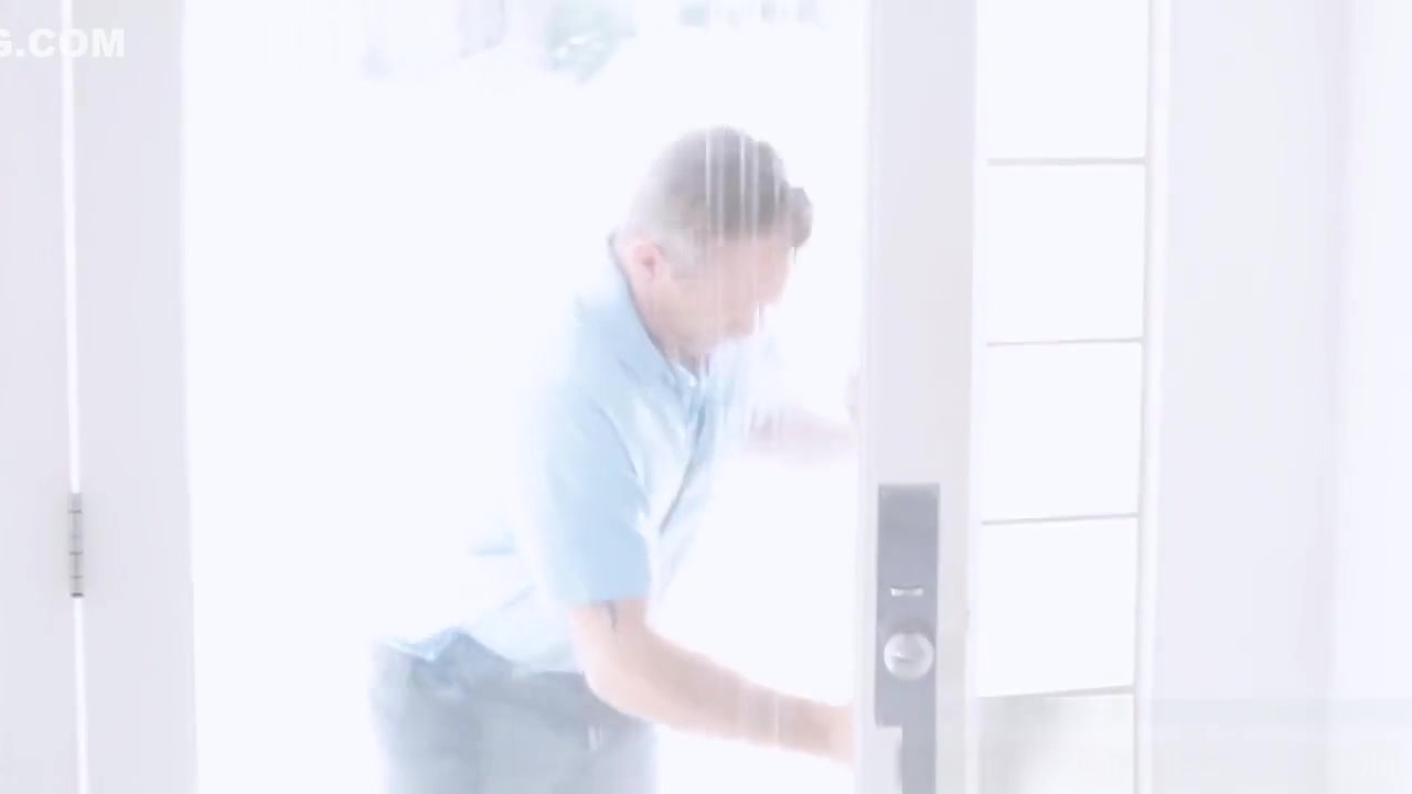 Babysitter gets jizzed