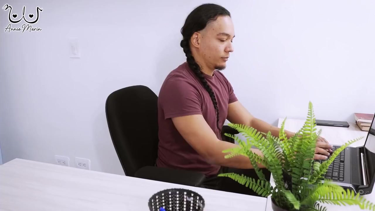 Fucking The Investor While My Boss Is Busy With Verified Amateurs