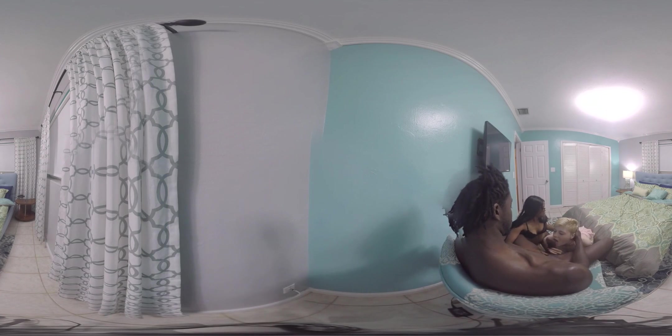 Interracial Threesome - VirtualPorn360