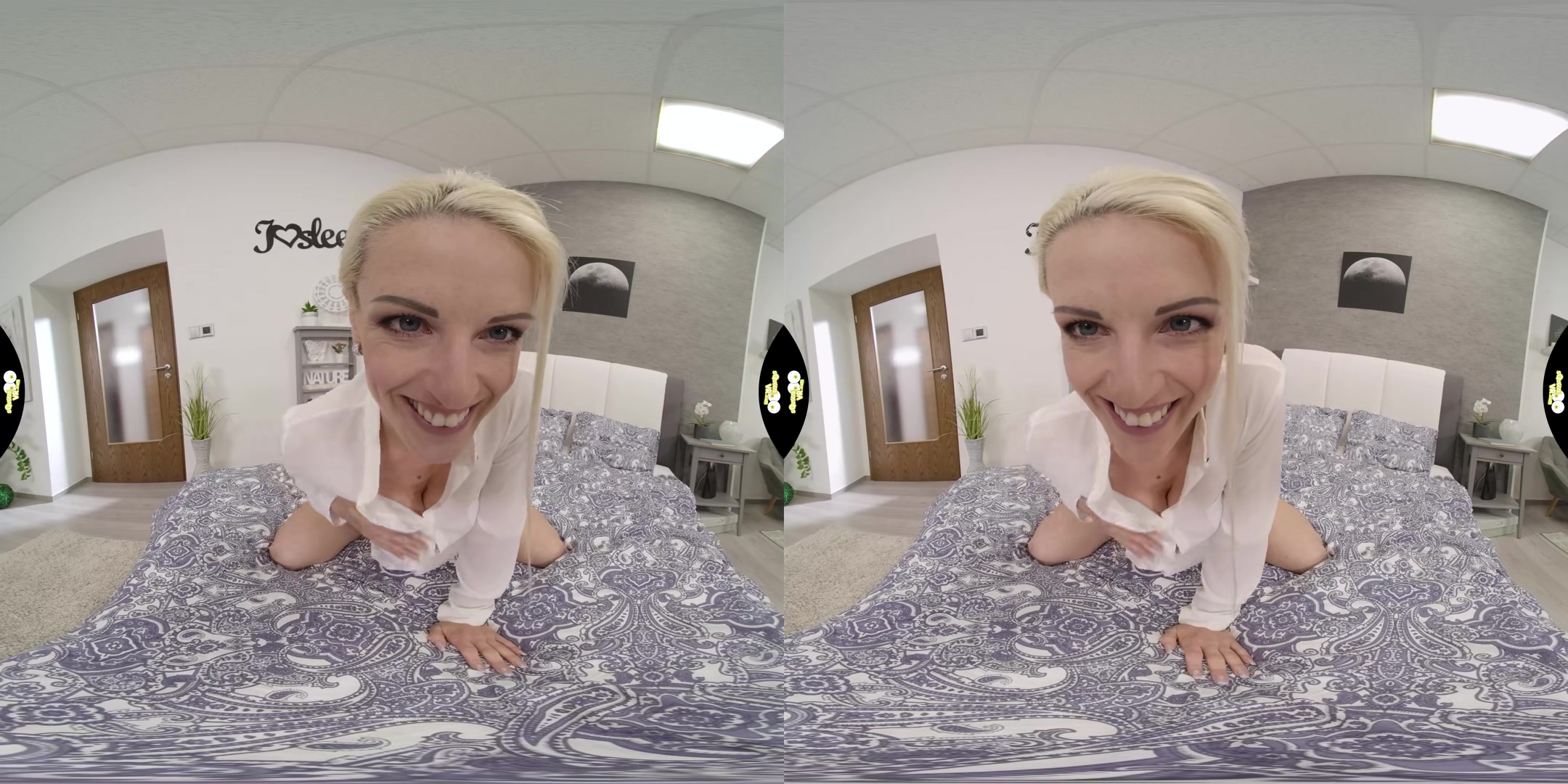 Sexy Blanche - SqueezeVR