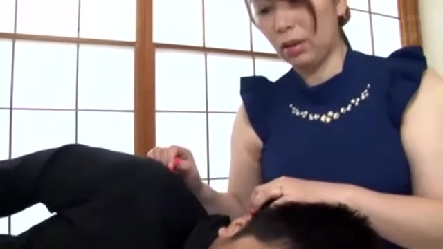 07408,A woman in serious agony