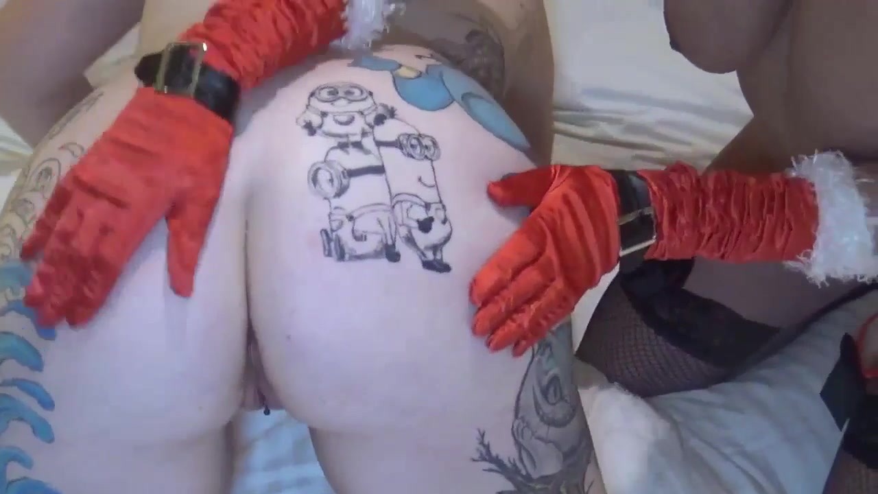 Lesbian Fun At Xmas Pt3 - Dimonty