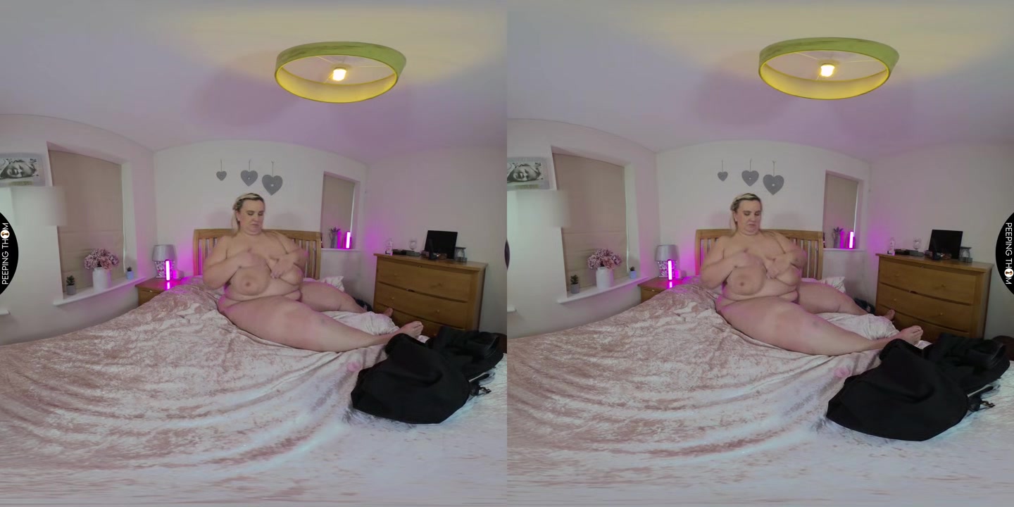 Jamie Leigh - Huge Milkers Tease - PeepingThom