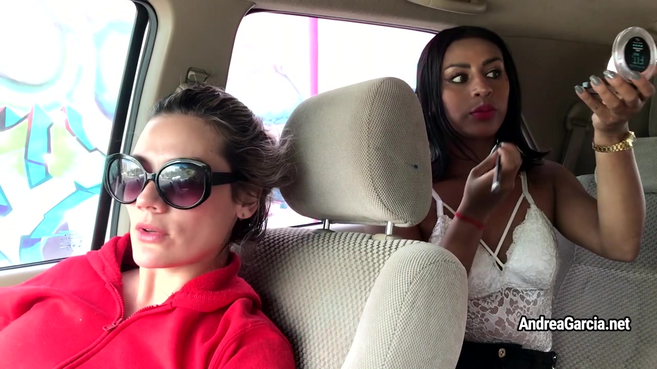 Andrea Garcia - Un Martes De Trabajo Casual.