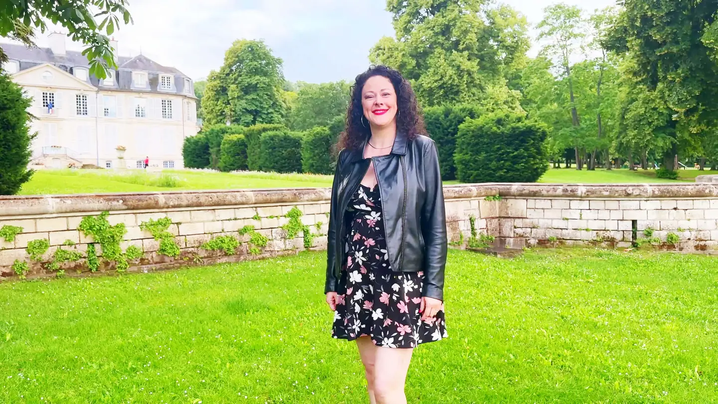 Stella, 44 years old, explosive and provocative milf! - Jacquie et Michel TV