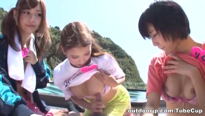 Japanese AV Models are hot teens 18+ score big at the beach