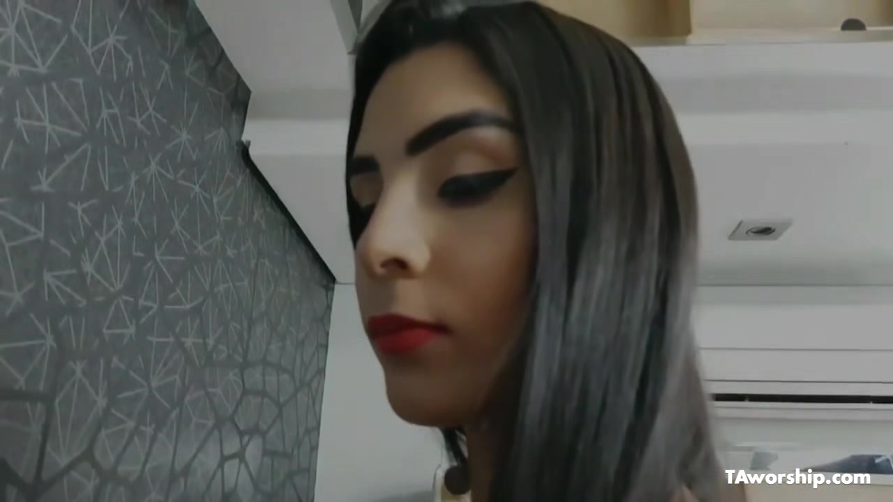 You make me hot with your foot - Taworship