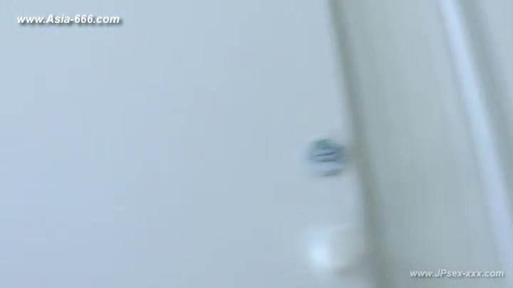 chinese girls go to toilet.126