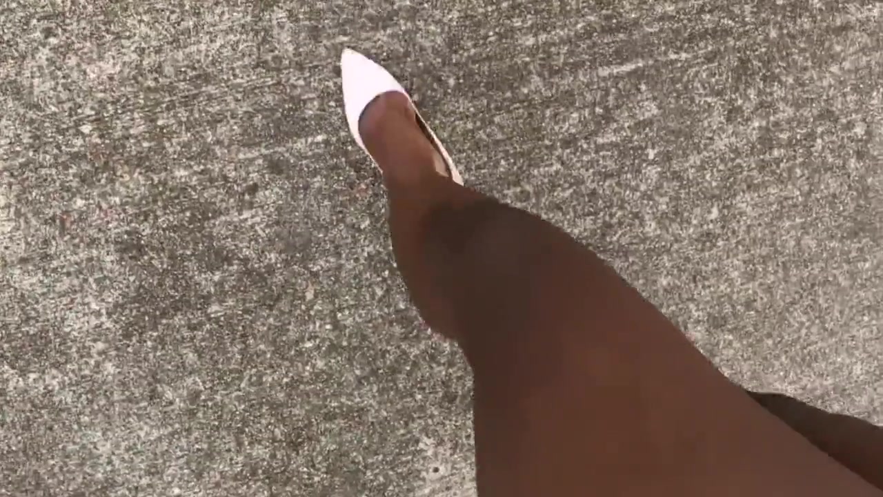 Crossdresser Sissy Gina - Elebator