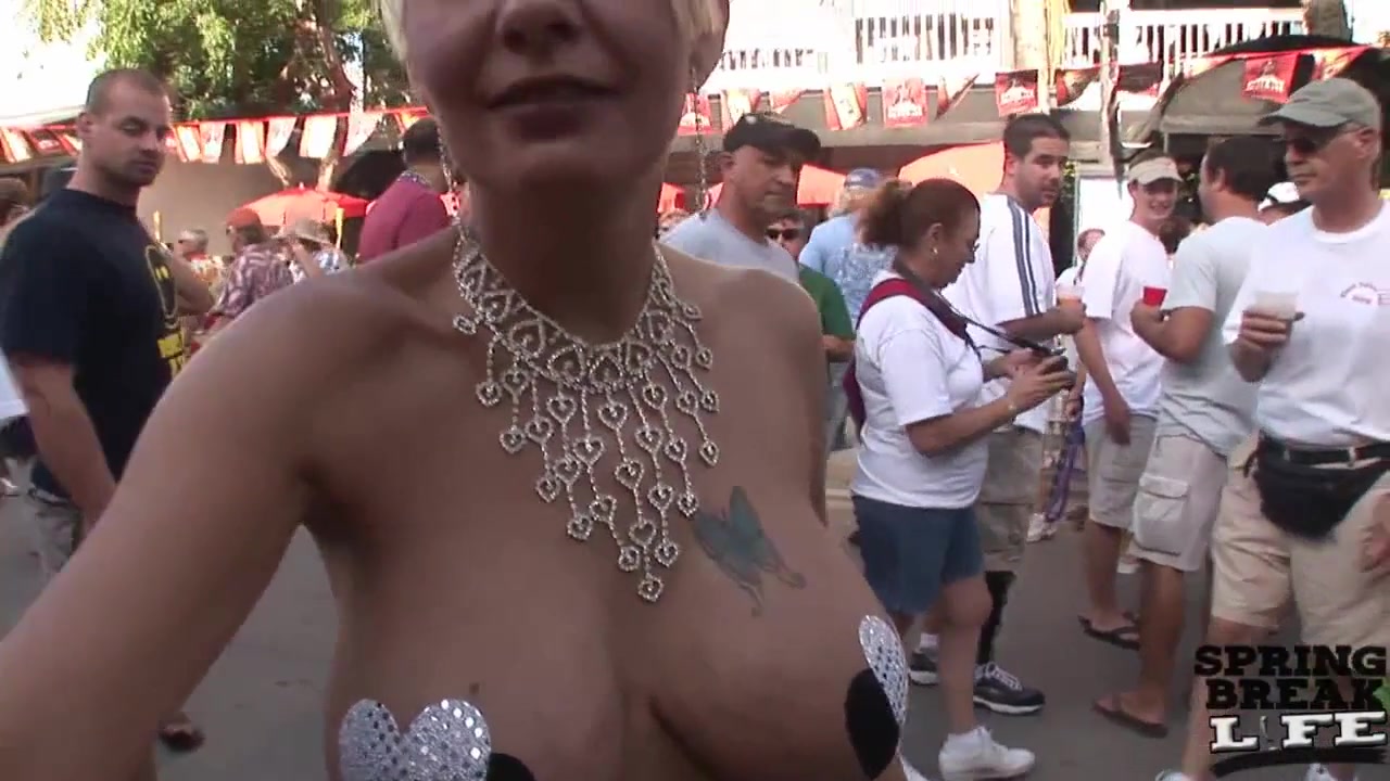 Flashing in Key West - SpringbreakLife