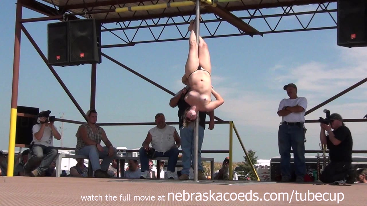 naked amateur pole dancing finalists at iowa biker rally