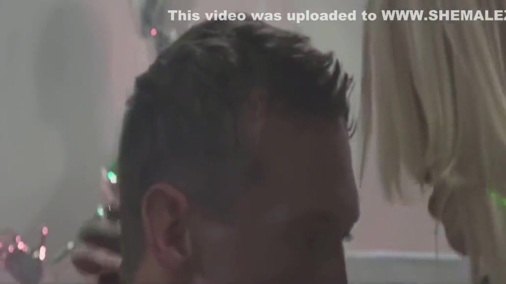 Annabelle Lane, Jaxton Wheeler And Jessy Dubai In Wild Shemale Orgy