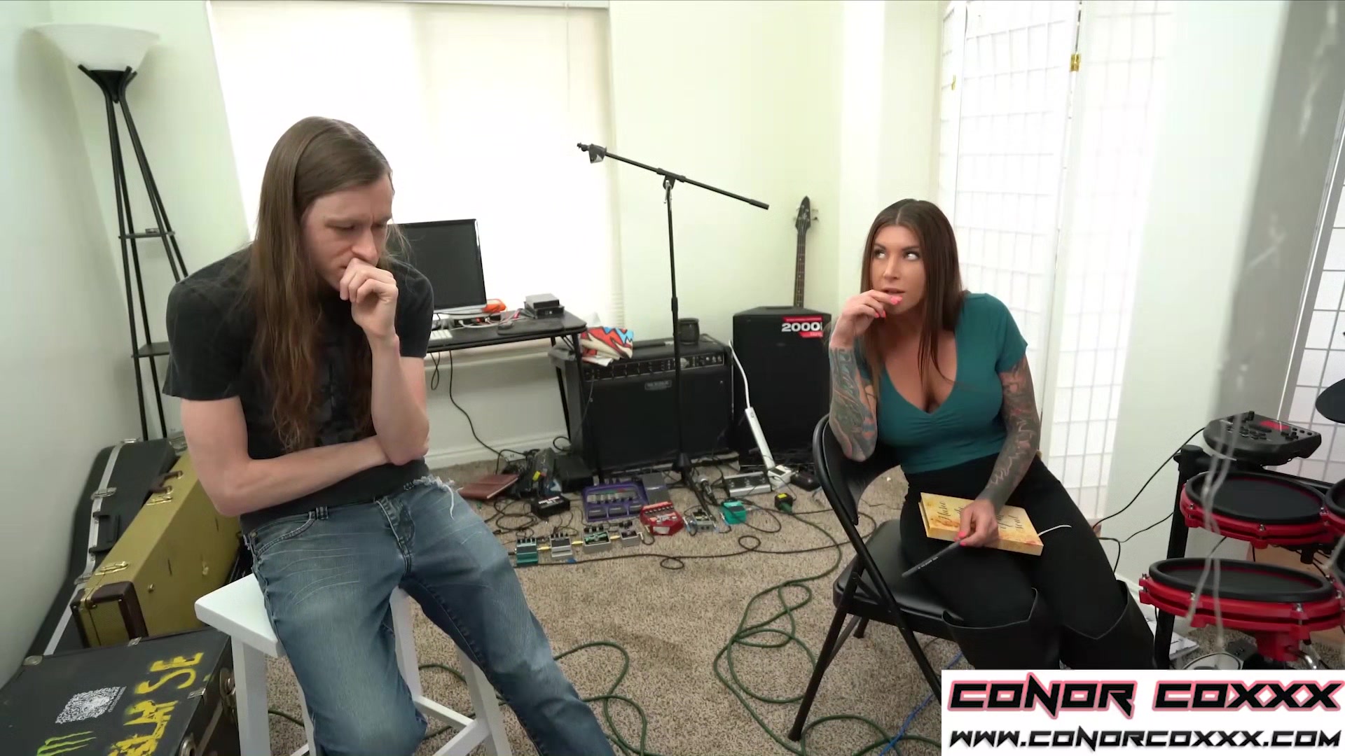 Deep dicking for sexy tattooed chick Felicity Feline