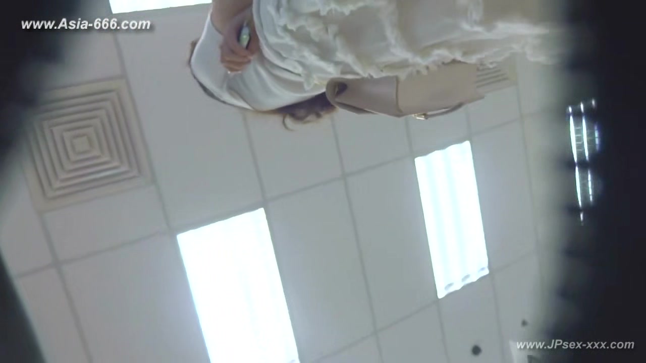 peeping chinese amateur upskirt.116